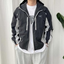 아**** 오드스페이스 랜딩 투웨이 배색 바람막이