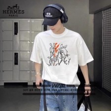 에*** 말 선 포인트 디자인 반팔 티셔츠