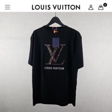 루* 수입 LV 레더 자수 로고 라운드 티셔츠 남여공용