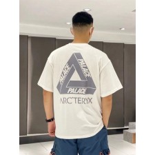 아**** x 팔라* 콜라보 로고 프린트 반팔티  수입