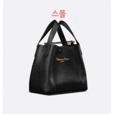 디* Signature 스몰 버킷백 라떼 그레인 송아지 가죽 풀박스