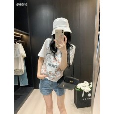 디* 24SS 플라워 로고 자수 티셔츠