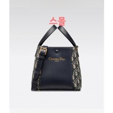 디* Signature 스몰 버킷백 블루 Di*r Oblique 자카드  스무스 송아지 가죽