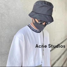 아** STUDIOS 넥 레터링 티셔츠