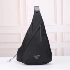 프** 삼각로고 슬링백