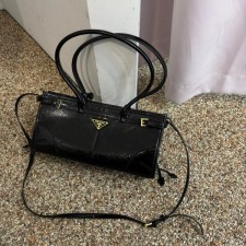 프** 미디엄 가죽 핸드백