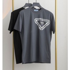프** 삼각 로고 페인팅 그래픽 코튼 반팔 티셔츠