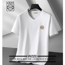 로** White 패치 v넥 티셔츠