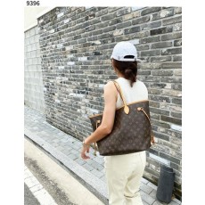 루* 수입프리미엄급 모노그램 캔버스 네버풀 MM
