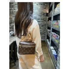 루* 수입프리미엄급 니스 베니티 모노그램