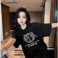 디* 에비뉴 시그니쳐 패턴 디자인 반팔 티셔츠