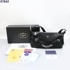 프** 67843 중앙 체인 가죽 숄더백