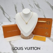 루* 에센셜 V 목걸이 904