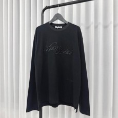 아** 엠보 로고 롱슬리브 티셔츠