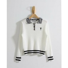 디* 오블리크 배색 카라 니트