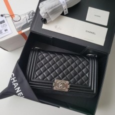 샤* 보이백 미듐 은장 캐비어