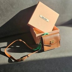 미*** 메탈트릭 미니파우치