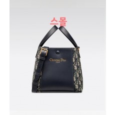 디* Signature 스몰버킷백 블루 Di*r Oblique 자카드  스무스 송아지 가죽