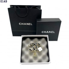 샤* CC 블랙 골드 로고 브로치