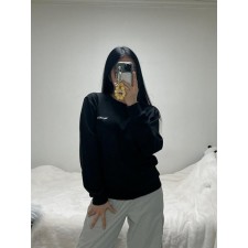 발**** 라운드 맨투맨 티셔츠