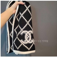 샤* 블랙 앤 화이트 다이아몬드 머플러 제니