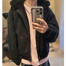 슈** 백자수로고 양털 자켓