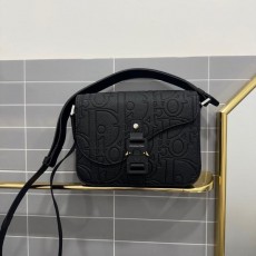 디* 새들 플랩 스트랩백