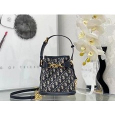 디* 오블리크 쎄 버킷백 스몰