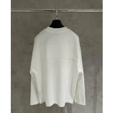 발**** 백로고패치 티셔츠