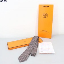 에*** 말굽 패턴 실크 넥타이